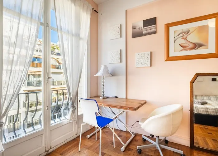 French Vintage דירה *